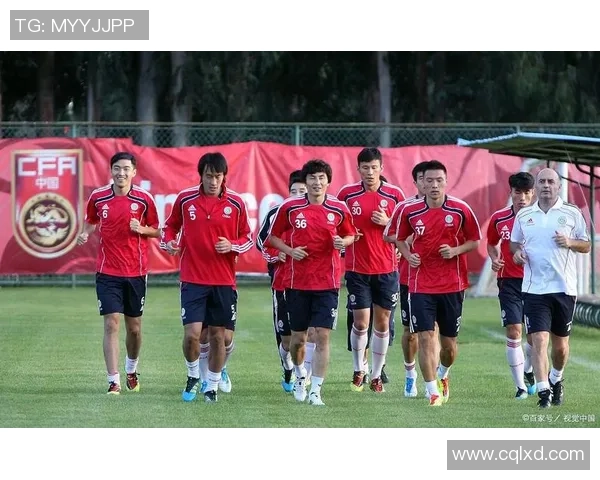 足球明星品尝中国炒饭的美味瞬间与文化碰撞的奇妙体验 足球明星品尝中国炒饭的美味瞬间与文化碰撞的奇妙体验